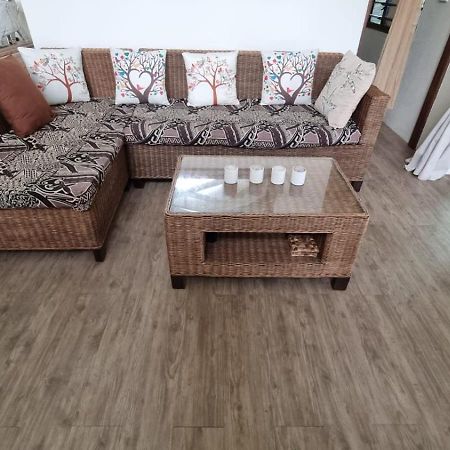 Whispering Palms - Absolute Beachfront Villas بورت فيلا المظهر الخارجي الصورة