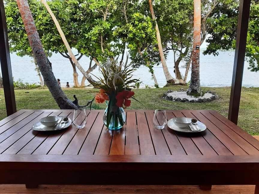 Whispering Palms - Absolute Beachfront Villas بورت فيلا المظهر الخارجي الصورة