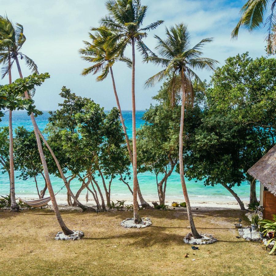 Whispering Palms - Absolute Beachfront Villas بورت فيلا المظهر الخارجي الصورة