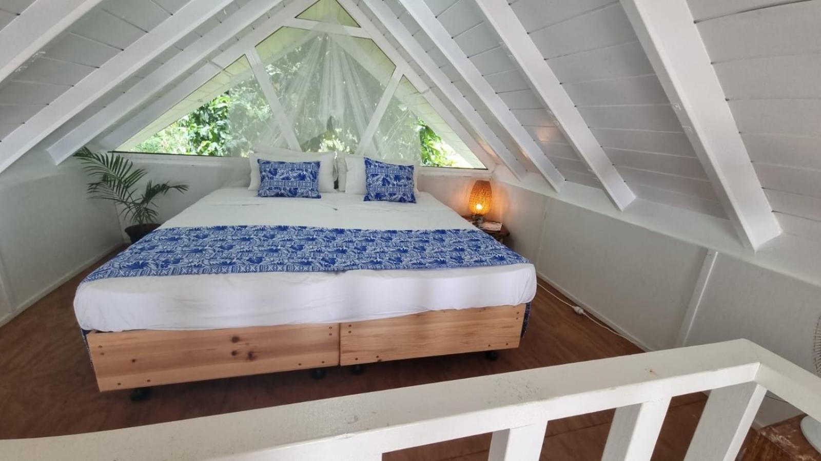 Whispering Palms - Absolute Beachfront Villas بورت فيلا المظهر الخارجي الصورة