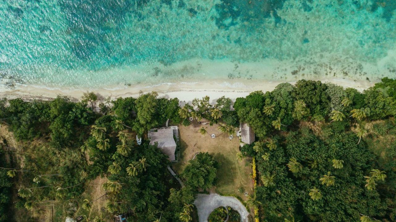 Whispering Palms - Absolute Beachfront Villas بورت فيلا المظهر الخارجي الصورة